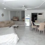 Condominio Frente A La Playa En Crespo
