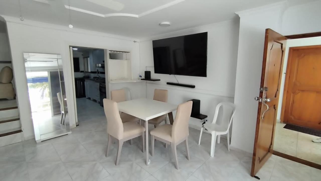 Condominio Frente A La Playa En Crespo * Cartagena
