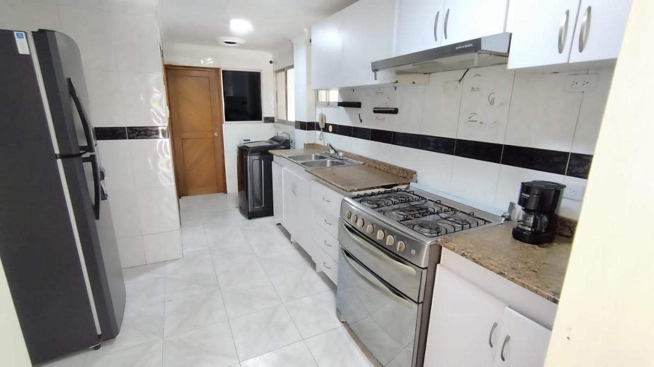 Condominio Frente A La Playa En Crespo Cartagena