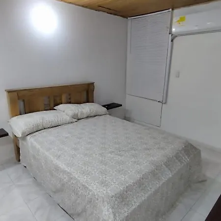 Condominio Frente A La Playa En Crespo Apartamento